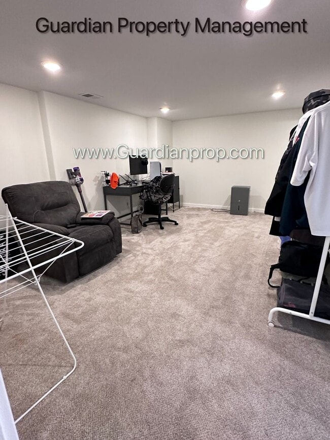 Building Photo - St Louis Park Single Family Home, Large Yard, 1 Car Garage, 3 Season Porch, W/D