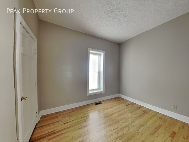 Building Photo - 1394 Indianola Ave