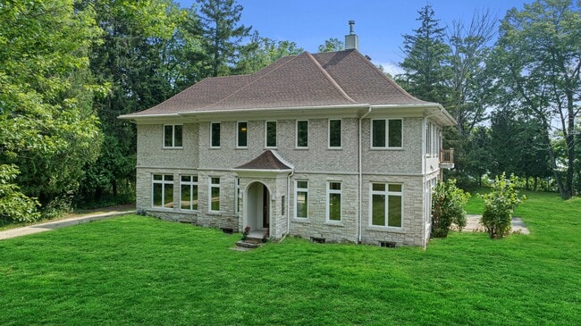 Primary Photo - 598 Lake Shore Rd