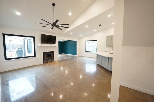 Building Photo - 8006 Tiffany Dr