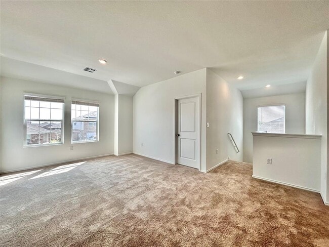 Building Photo - 519 Vantage Dr
