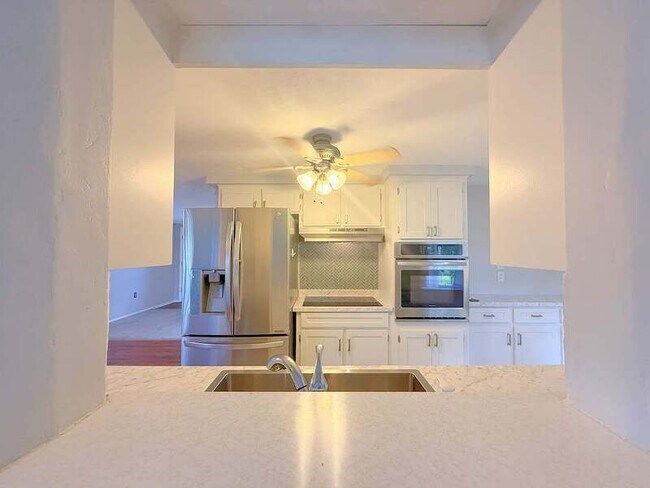 Building Photo - 5239 Eagle Dr