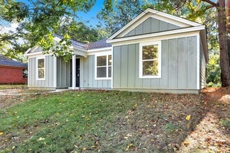 Building Photo - 2939 Lake Park Rd