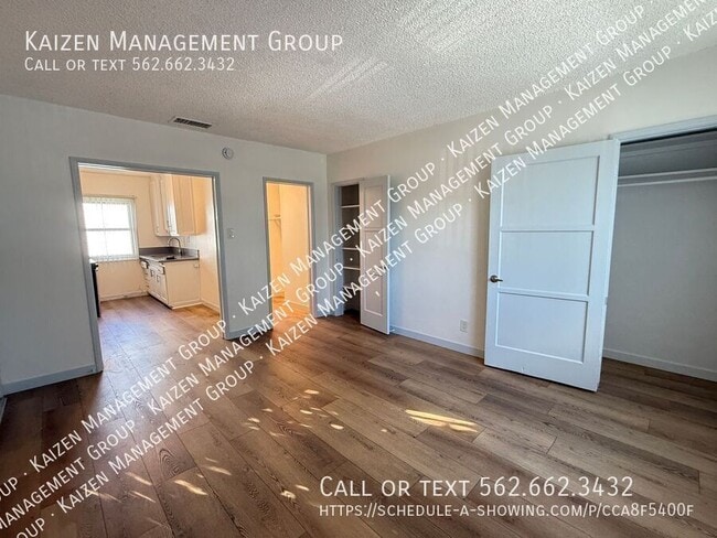 Building Photo - 600-602 S Fir Ave-6