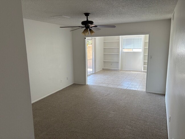 Building Photo - 923 W Posada Ave