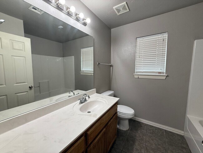 Building Photo - 4 BED! Cozy Home on Large CORNER Lot!