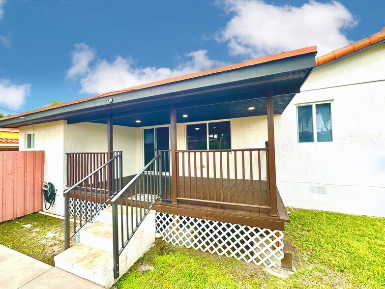 Primary Photo - 8260 SW 27th Ter