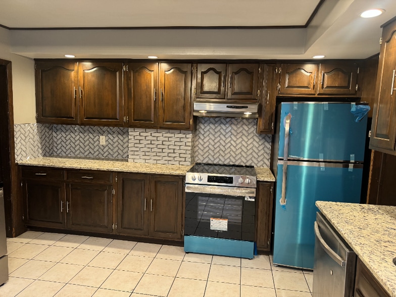 Building Photo - 21 S Loveland Ave