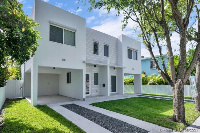 Building Photo - 313 NW 34th Ave