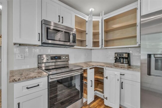 Building Photo - 25 Hornbill Ct