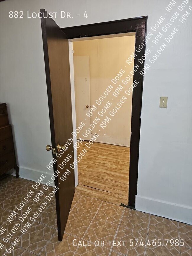 Building Photo - 882 Locust Dr