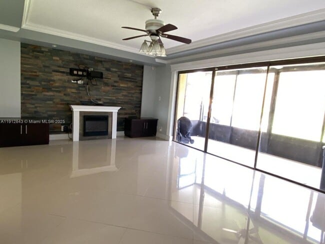 Building Photo - 3282 N Pine Island Rd