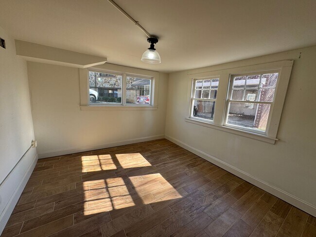 Building Photo - 107 Mountary Cir