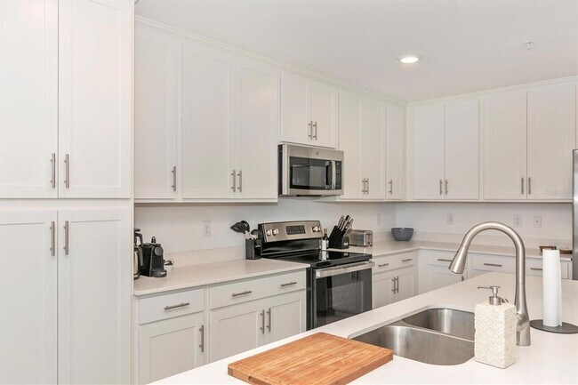 Building Photo - 12140 Wellen Golf St