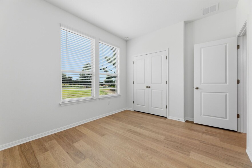 Building Photo - 183 Glocken Ln