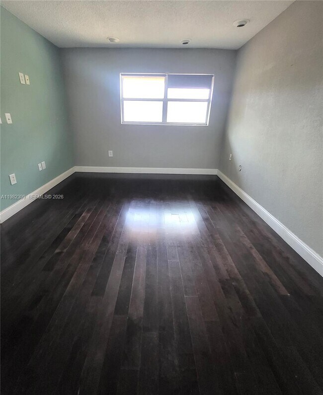 Building Photo - 13881 NE 2nd Ct