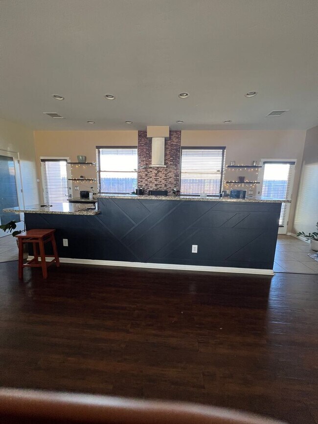 Building Photo - Charming , Single story 3 Bedroom , 2 Bath Home!