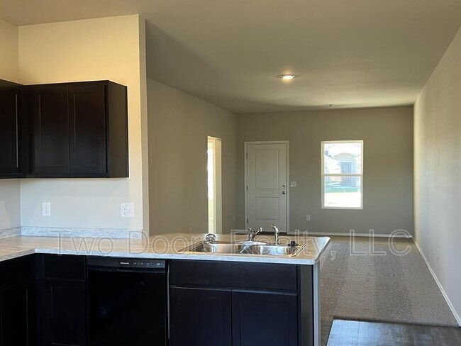 Building Photo - 561 SE 3rd Ter