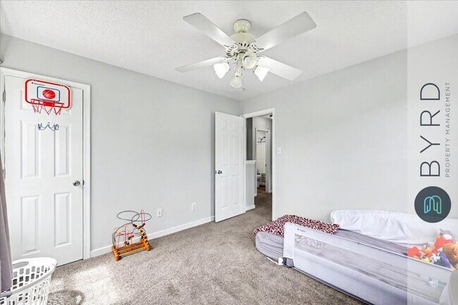 Building Photo - 6794 Sassafras Dr