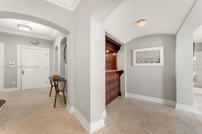 Building Photo - 11 E Rivo Alto Dr