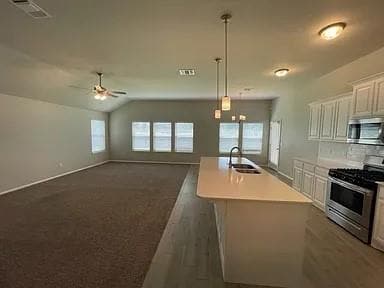 Building Photo - 2025 Sara Vista Dr