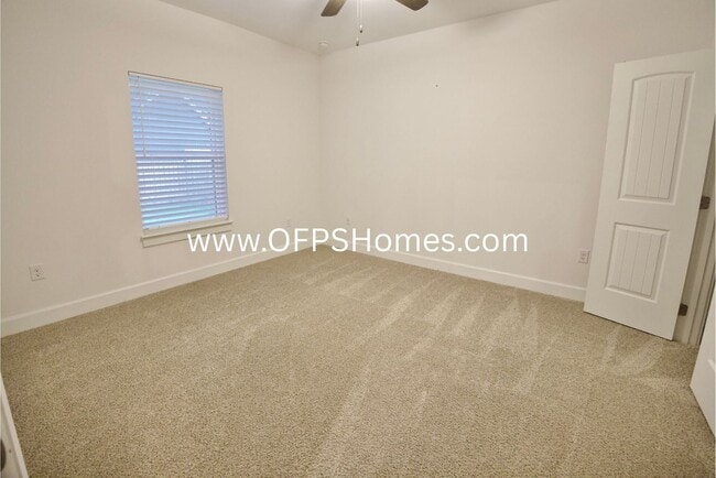 Building Photo - 4bed Home within Walking Distance to Sound
