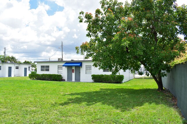 Building Photo - AVAILABLE NOW: For Rent - 1/1 Apartment fo...