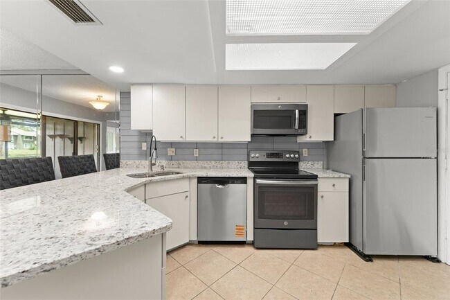 Building Photo - 6021 Windhover Dr
