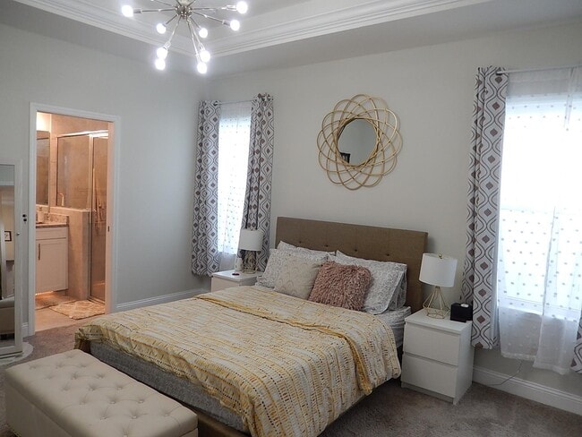 Building Photo - 2886 Fontana St