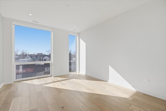 Building Photo - 4513 N Clark St