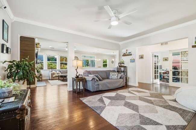 Building Photo - Stylish, Energy-Efficient 3 Bed/2.5 Bath H...