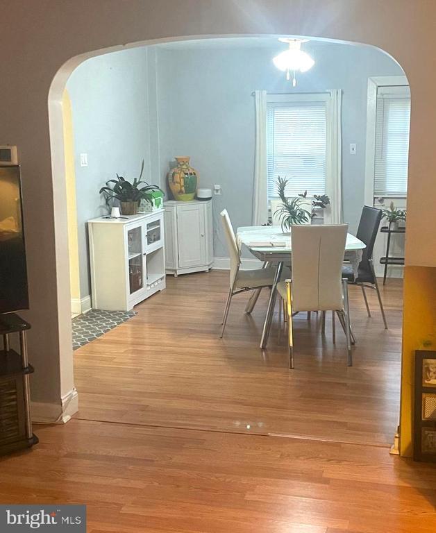 Building Photo - 695 W Kings Hwy