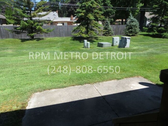 Building Photo - Sterling Heights Condo(16 Mile & Mound)