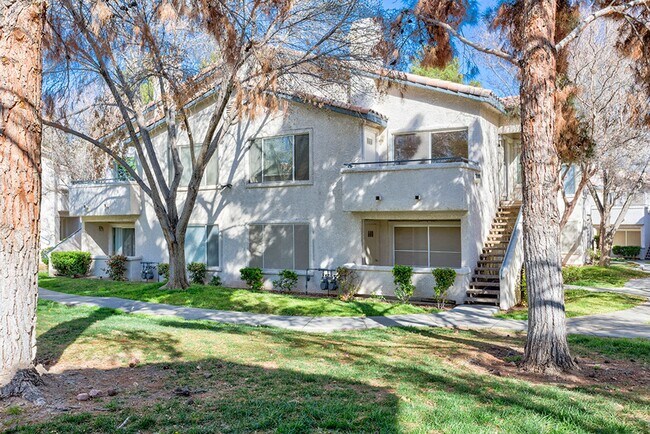 Building Photo - 2 Bed, 2 Bath Beautiful condo available now!