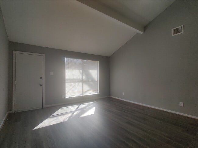 Building Photo - 9462 Fuqua St