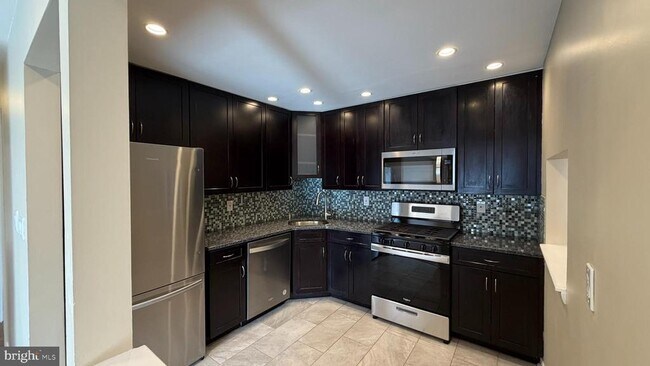 Building Photo - 81 Willow Ct