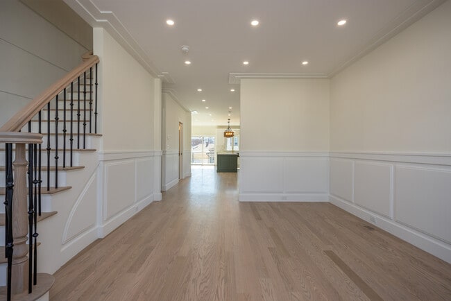 Building Photo - 7 Victoria Ln