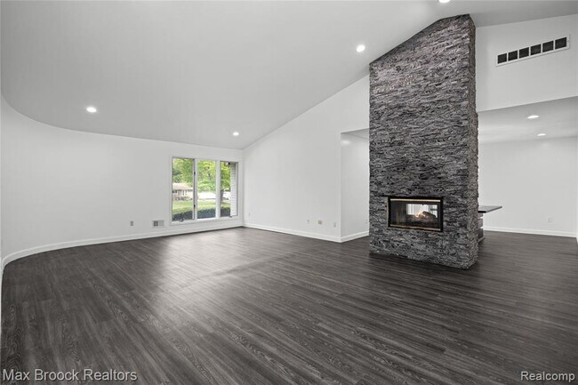 Building Photo - 3332 Barlyn Ln