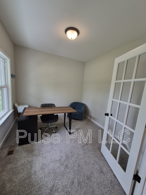 Building Photo - 6179 Ballyshannon Dr