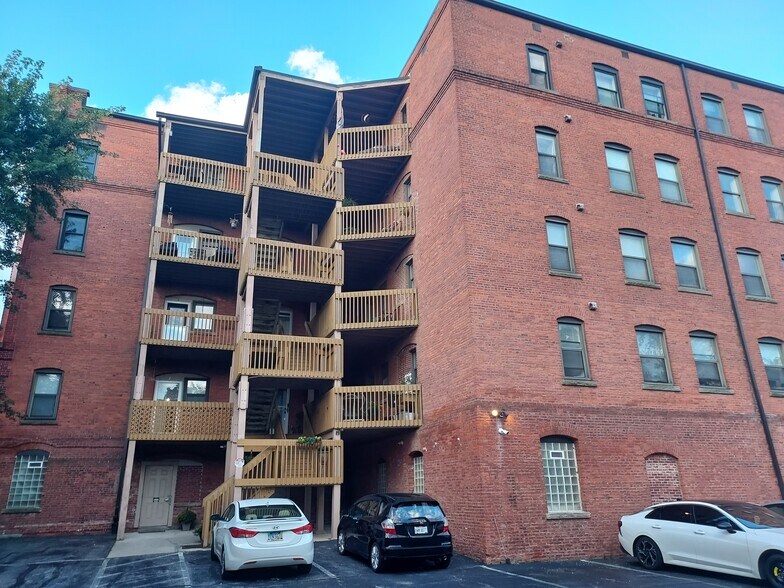 Building Photo - 11014 Detroit Ave