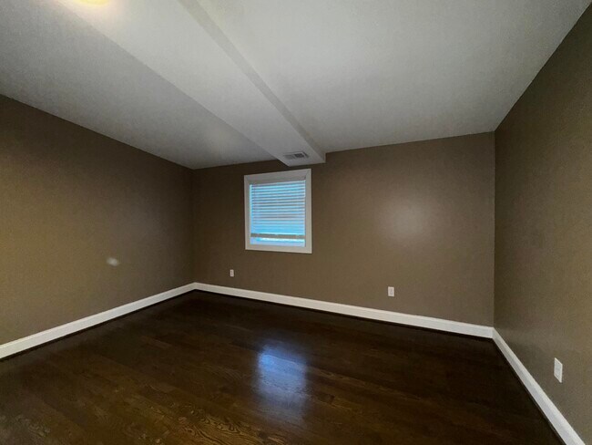 Building Photo - 564 Claymont Dr