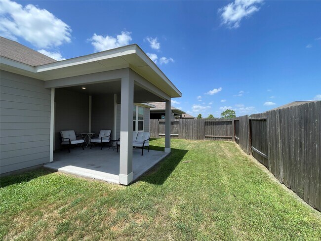 Building Photo - 25511 Northpark Lake Dr