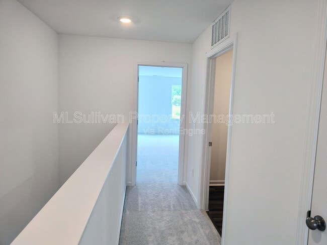 Building Photo - 875 Pilot St