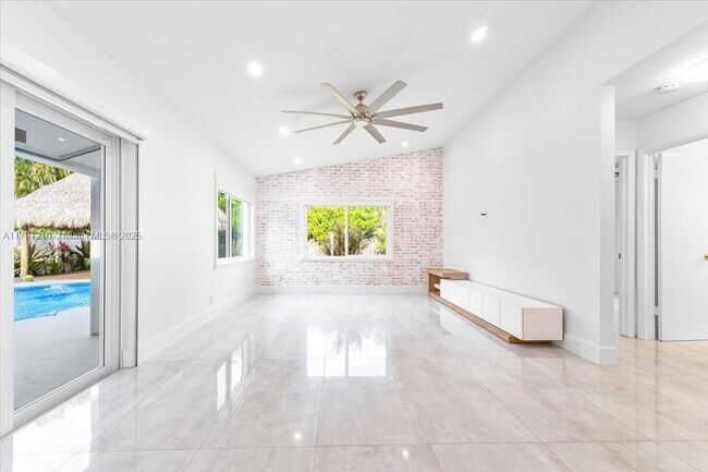 Building Photo - 5804 SW 116th Ave