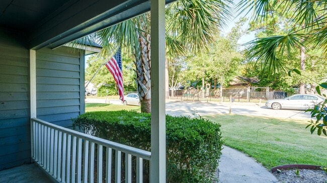 Building Photo - 3 bedroom 2 bathroom house in Chelsea Park - Mt.Pleasant