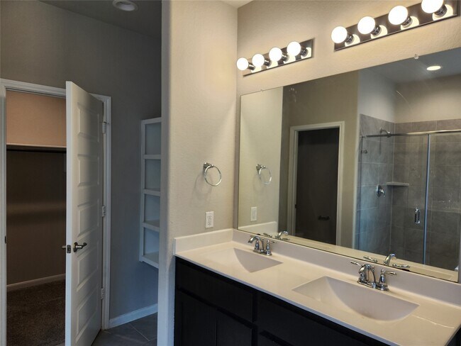 Building Photo - 8519 Golden Field Dr