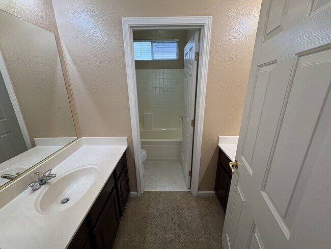 Building Photo - 5637 Lilyview Way