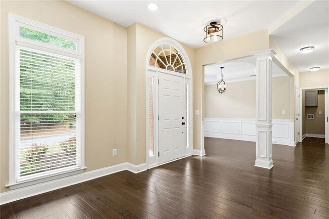 Building Photo - 2058 Woodside Park Dr