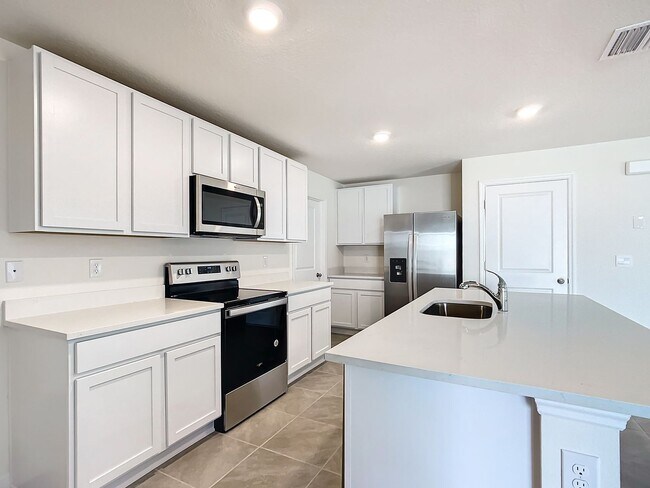 Building Photo - Pet-Friendly 5BR Home in Ocala | Spacious Living in Ocala Crossings South