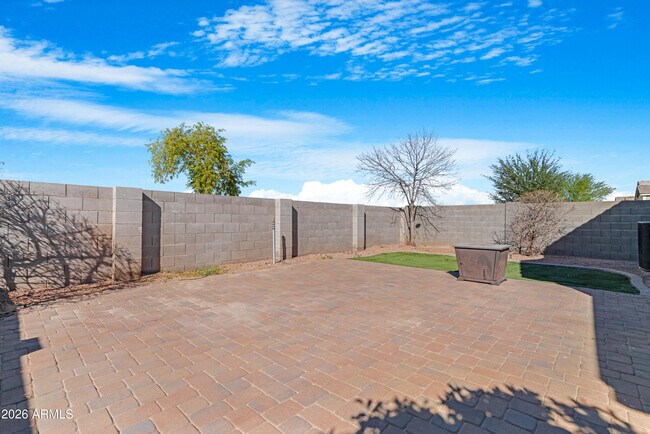 Building Photo - 36590 W Barcelona Ln